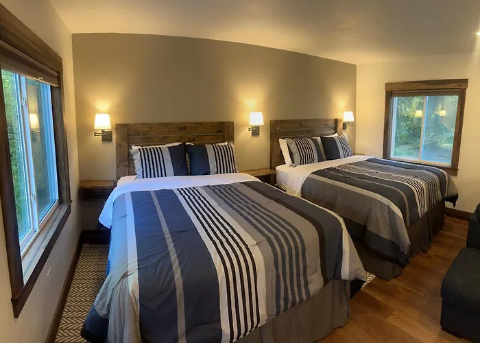 Spruce Goose Lodge